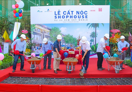 Cất nóc shophouse, diện mạo Gem Sky World thay đổi đầy sức sống