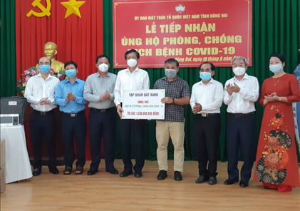 Tập đoàn Đất Xanh tiếp tục trao tặng 2 máy chụp X-Quang cho UBND tỉnh Đồng Nai