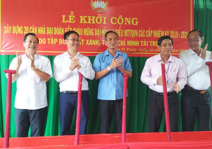 Dat Xanh Group funded VND 1 billion to build a great unity house in Hau Giang province