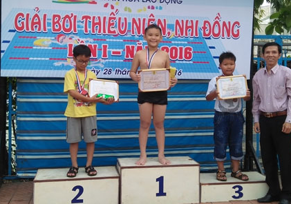 Dat Xanh in swimming championship, summer 2016
